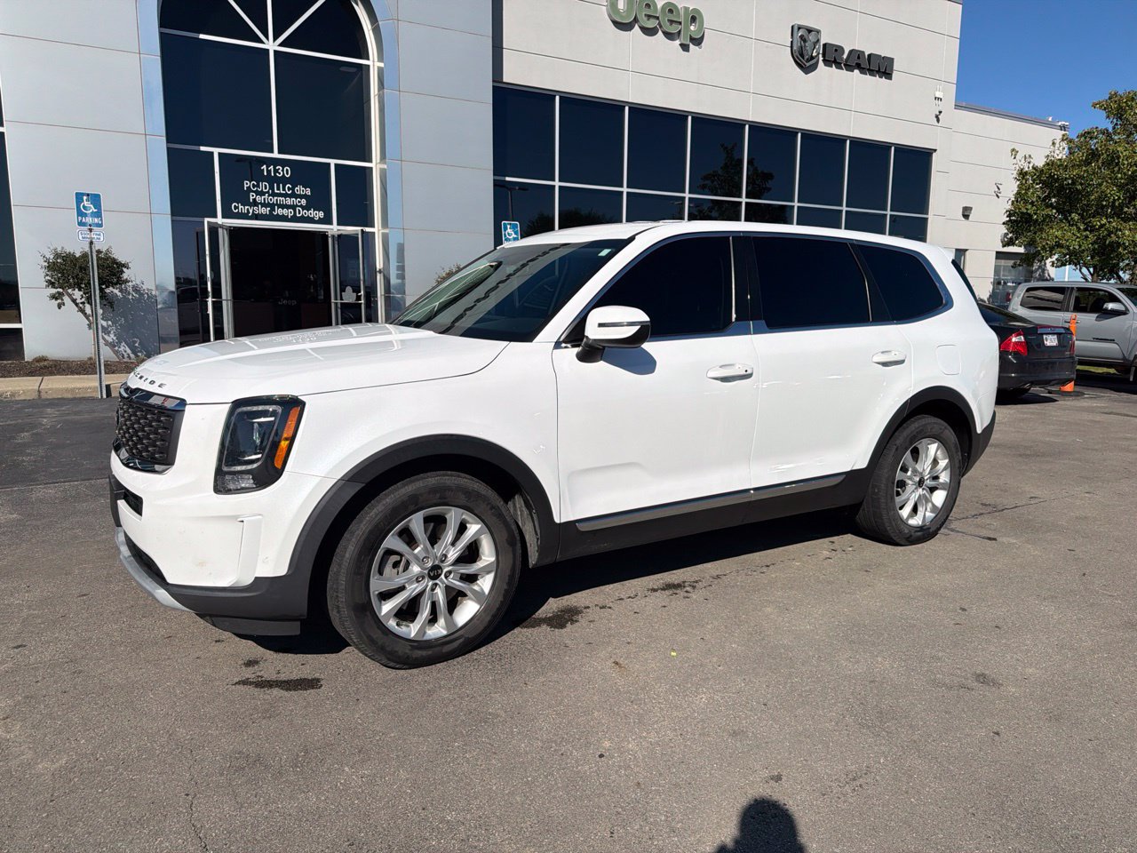 Used 2020 Kia Telluride LX AWD/4WD image 4