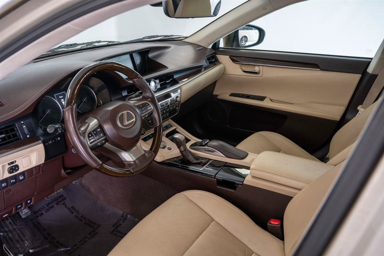 Used 2017 Lexus ES 350 w/ Navigation System Package FWD image 10