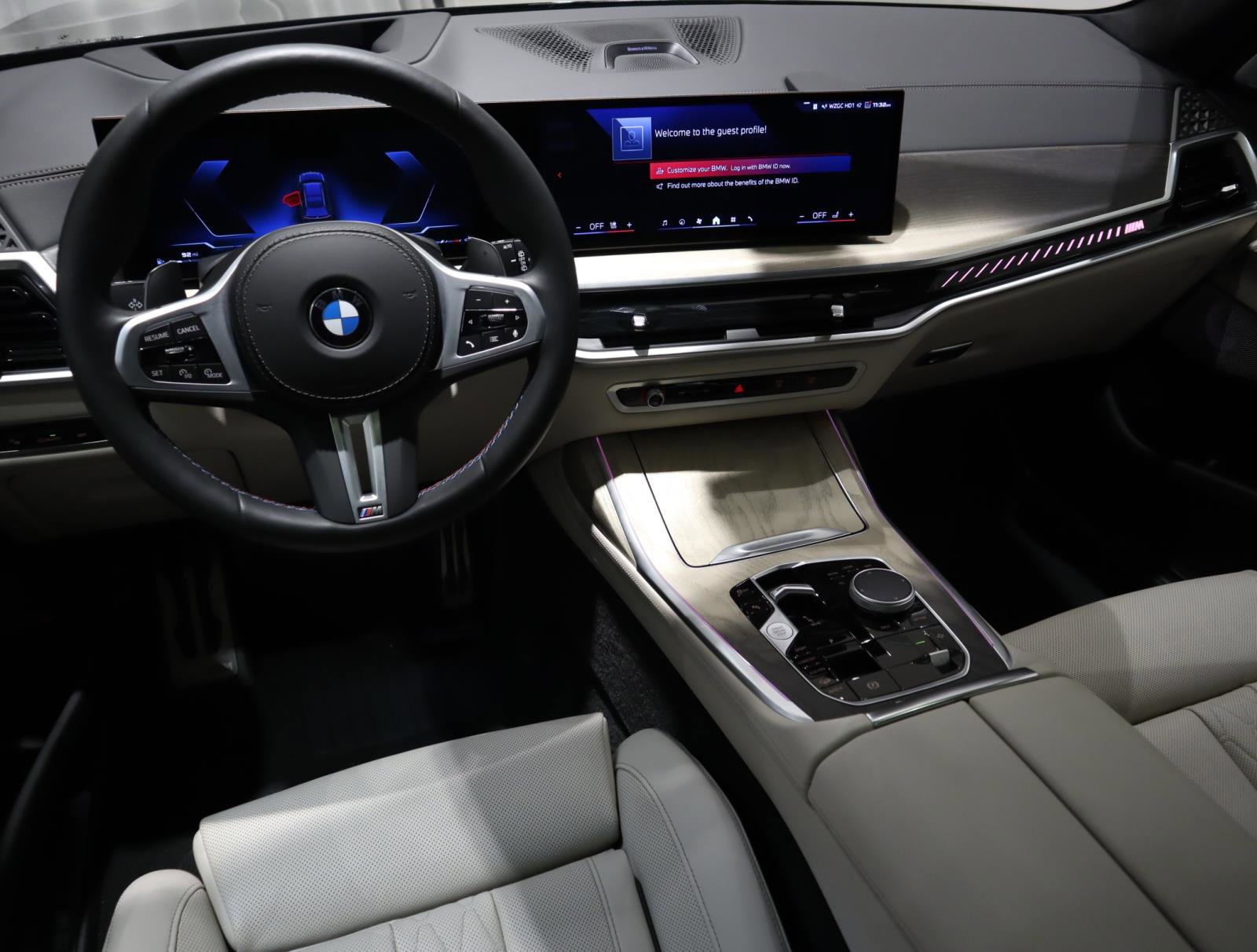 Used 2025 BMW X7 M60i image 22