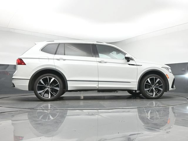 Used 2022 Volkswagen Tiguan SEL R-Line AWD/4WD image 17