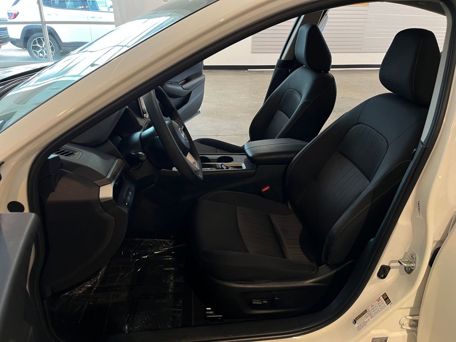 Used 2025 Nissan Altima 2.5 SV image 25