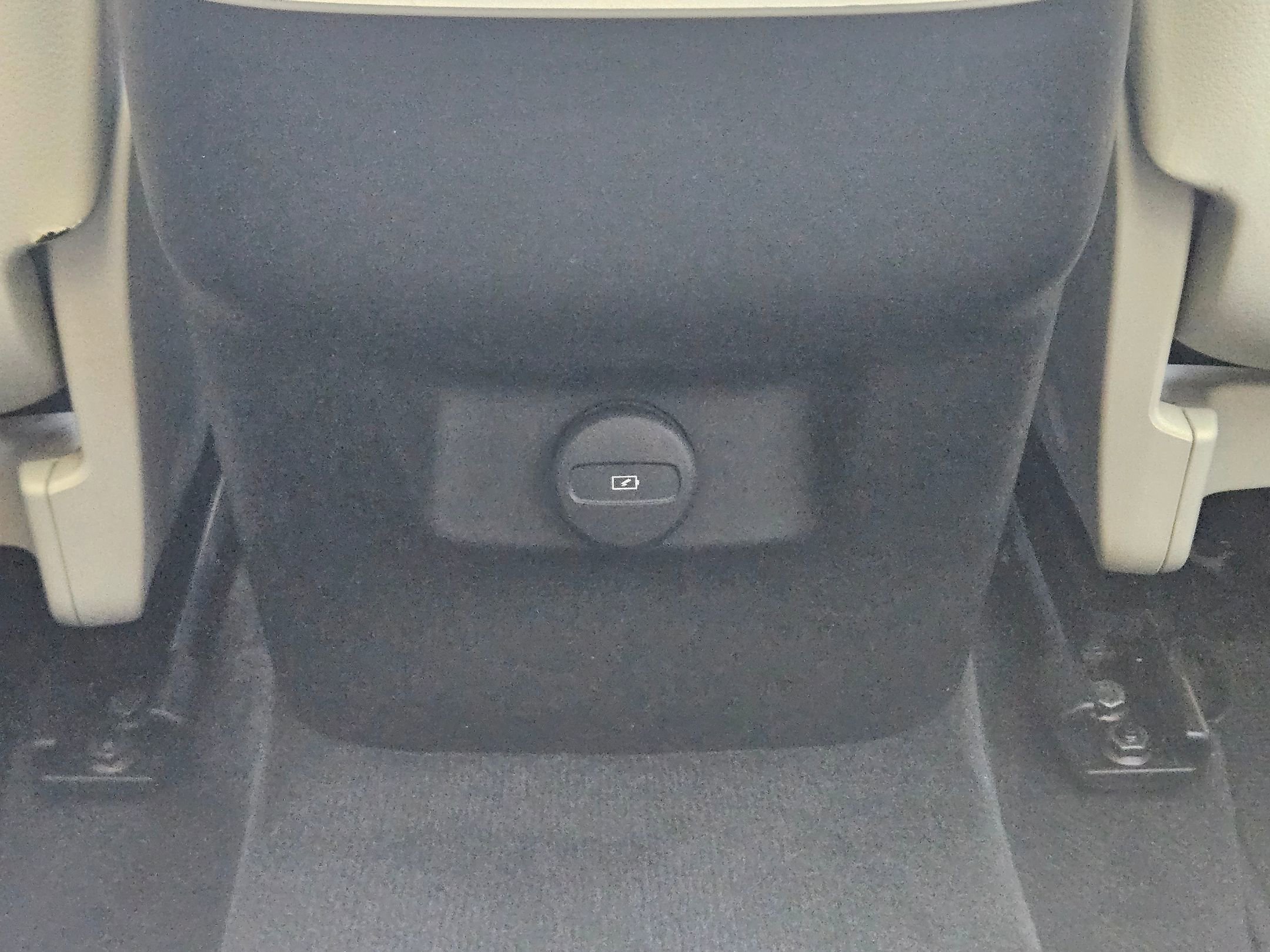Used 2022 Volvo XC60 B5 Momentum image 29