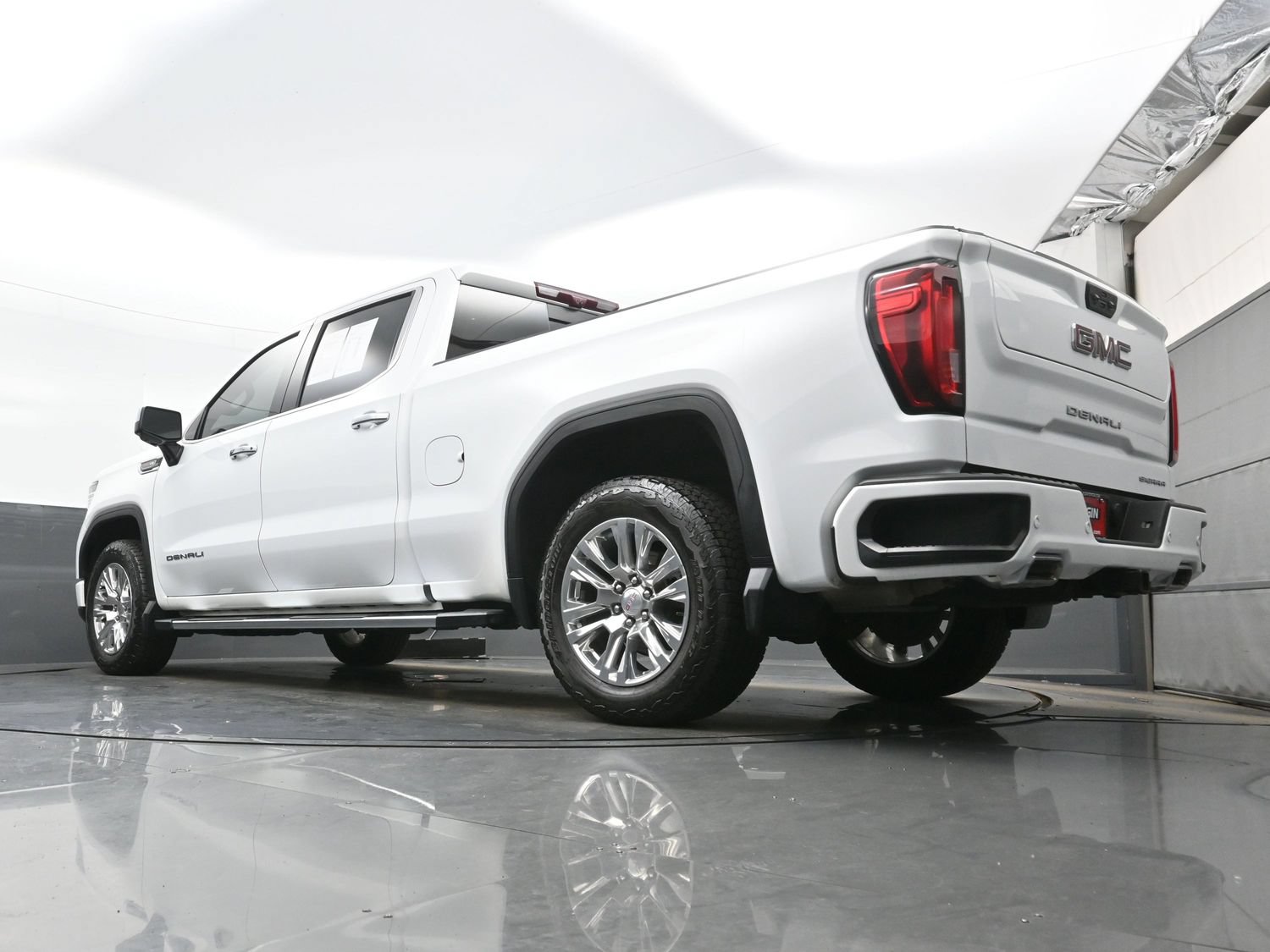 Used 2023 GMC Sierra 1500 Denali w/ Technology Package AWD/4WD image 29