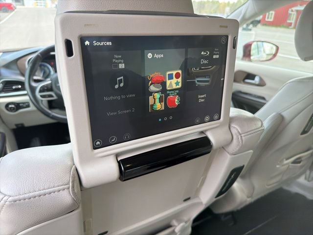 Used 2018 Chrysler Pacifica Touring-L Plus FWD image 9