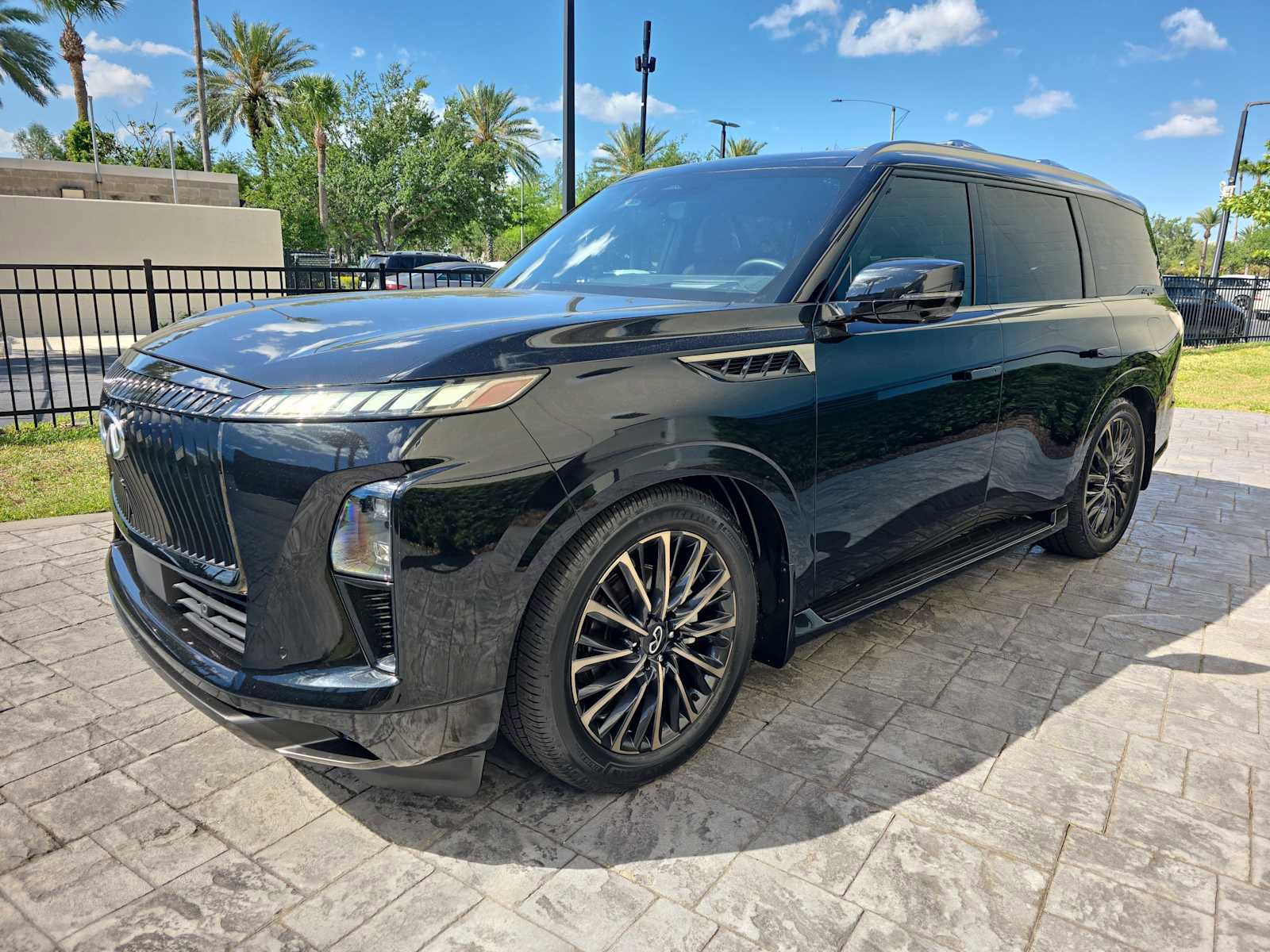 Certified 2025 INFINITI QX80 Autograph w/ Autograph Exterior Package image 8