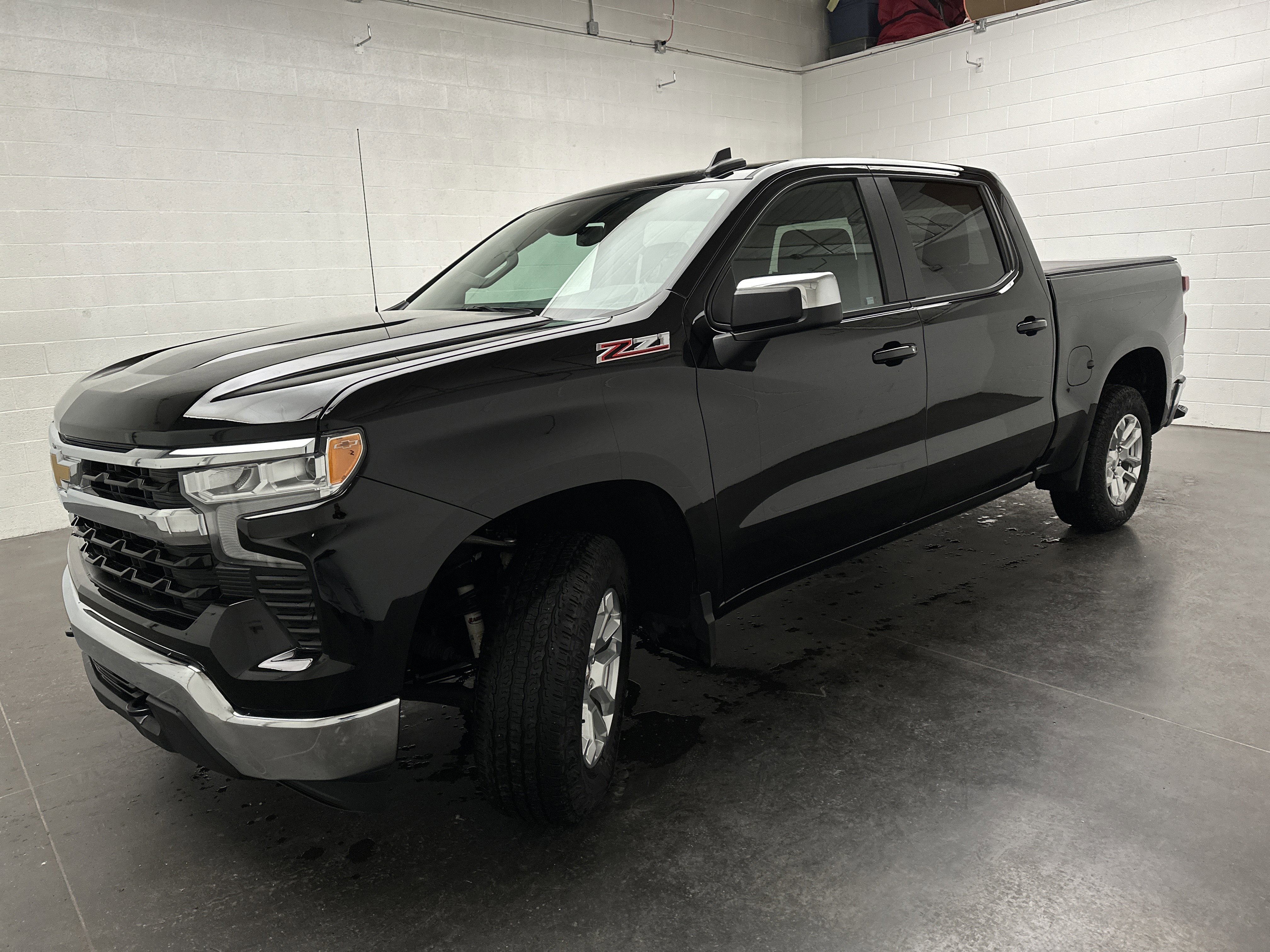 Used 2024 Chevrolet Silverado 1500 LT w/ Z71 Off-Road Package image 4