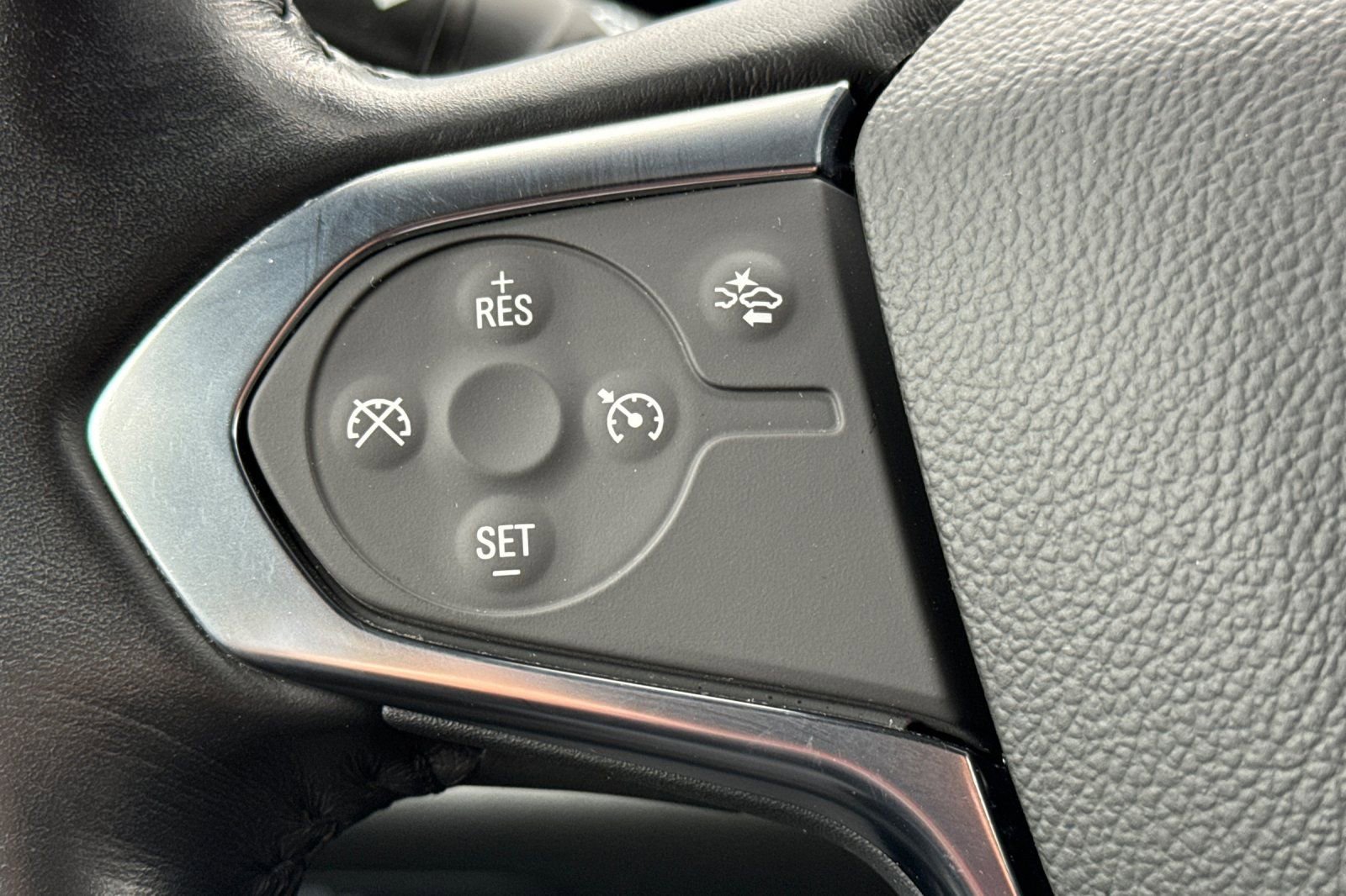 Certified 2022 Chevrolet Traverse LT w/ LPO, Floor Liner Package image 27