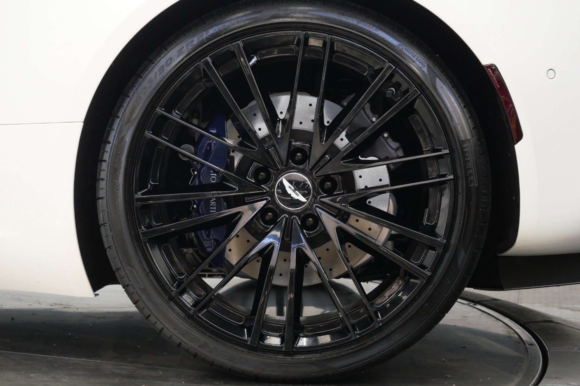 Used 2020 Aston Martin DBS Superleggera RWD image 11