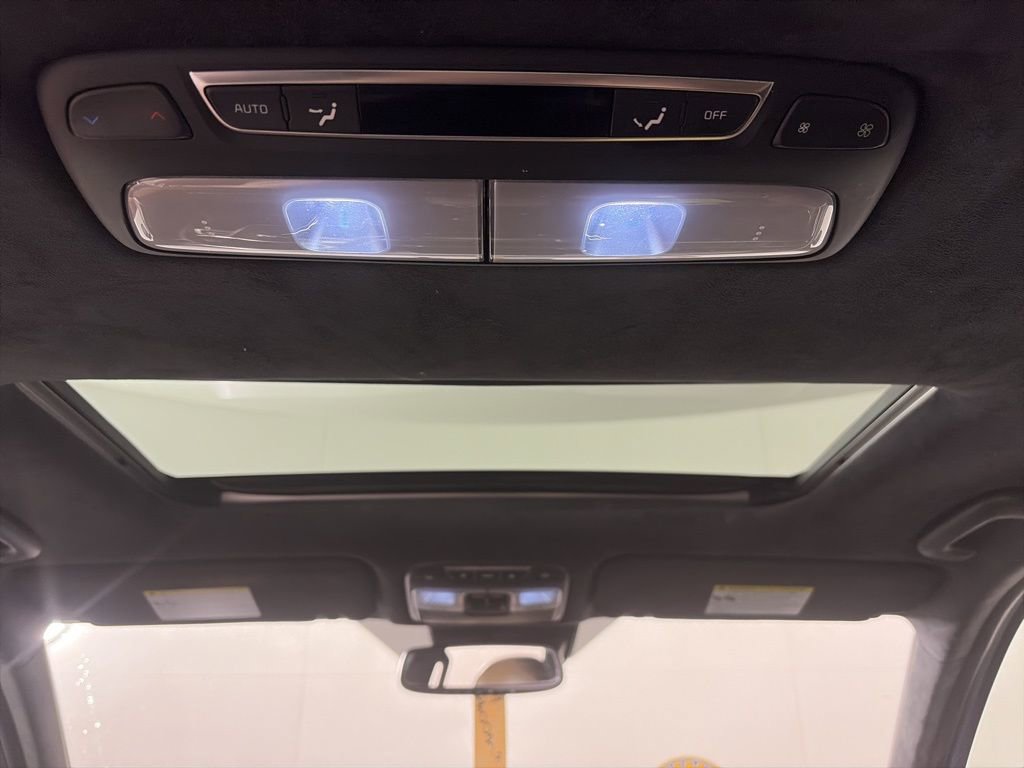 Used 2022 Kia Telluride SX w/ SX Prestige Package image 17