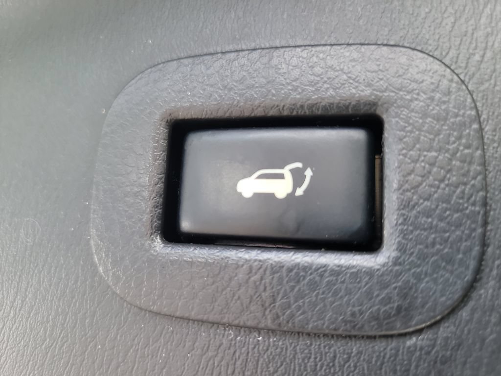 Used 2017 Nissan Armada Platinum w/ Captain Seat Package RWD image 9
