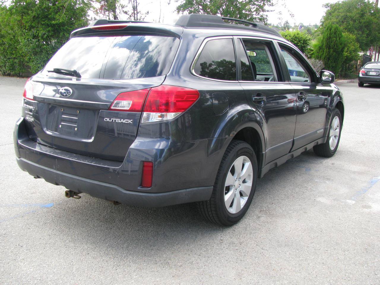Used 2010 Subaru Outback 2.5i Premium AWD/4WD image 4