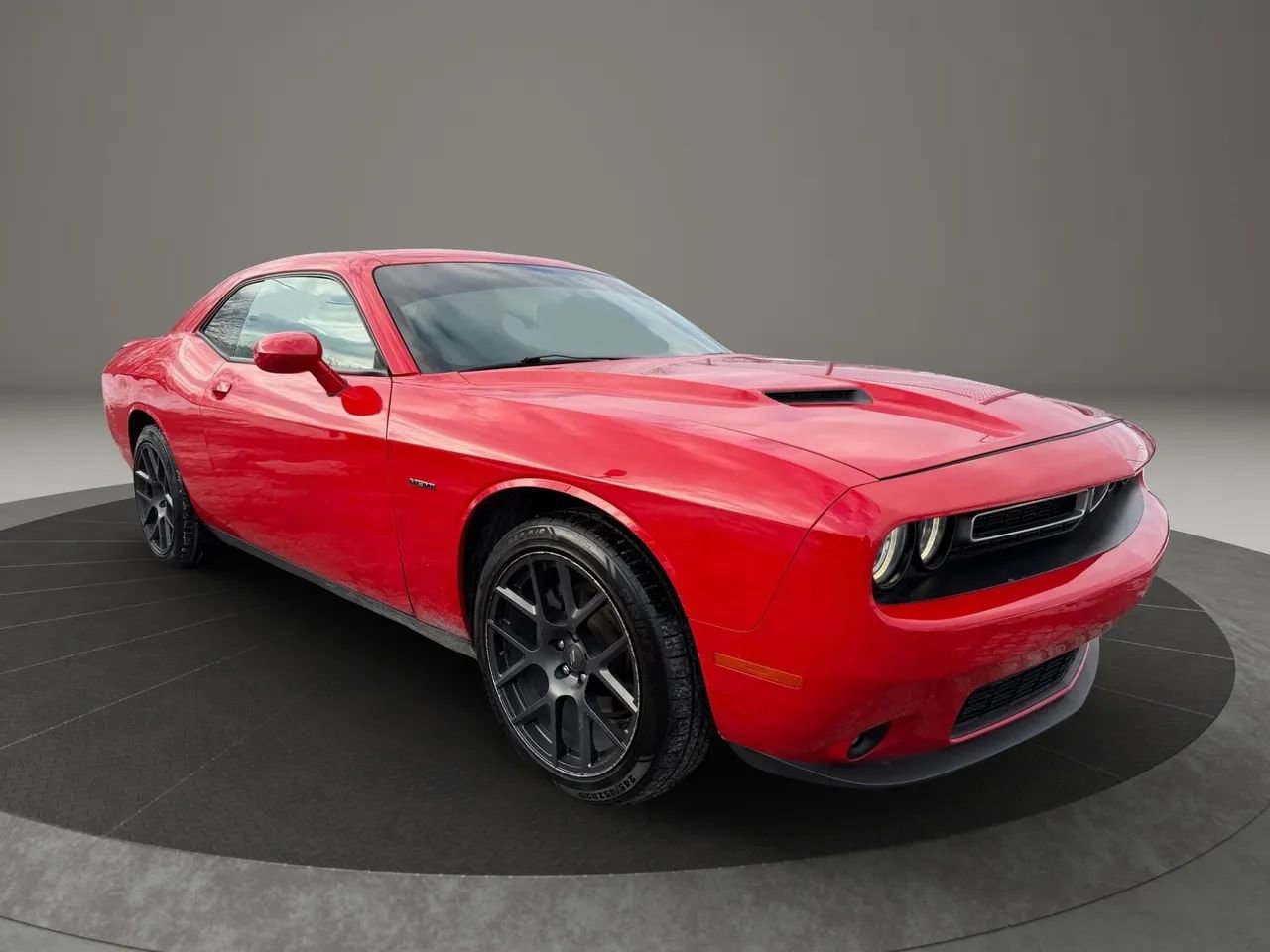 Used 2018 Dodge Challenger R/T RWD image 3
