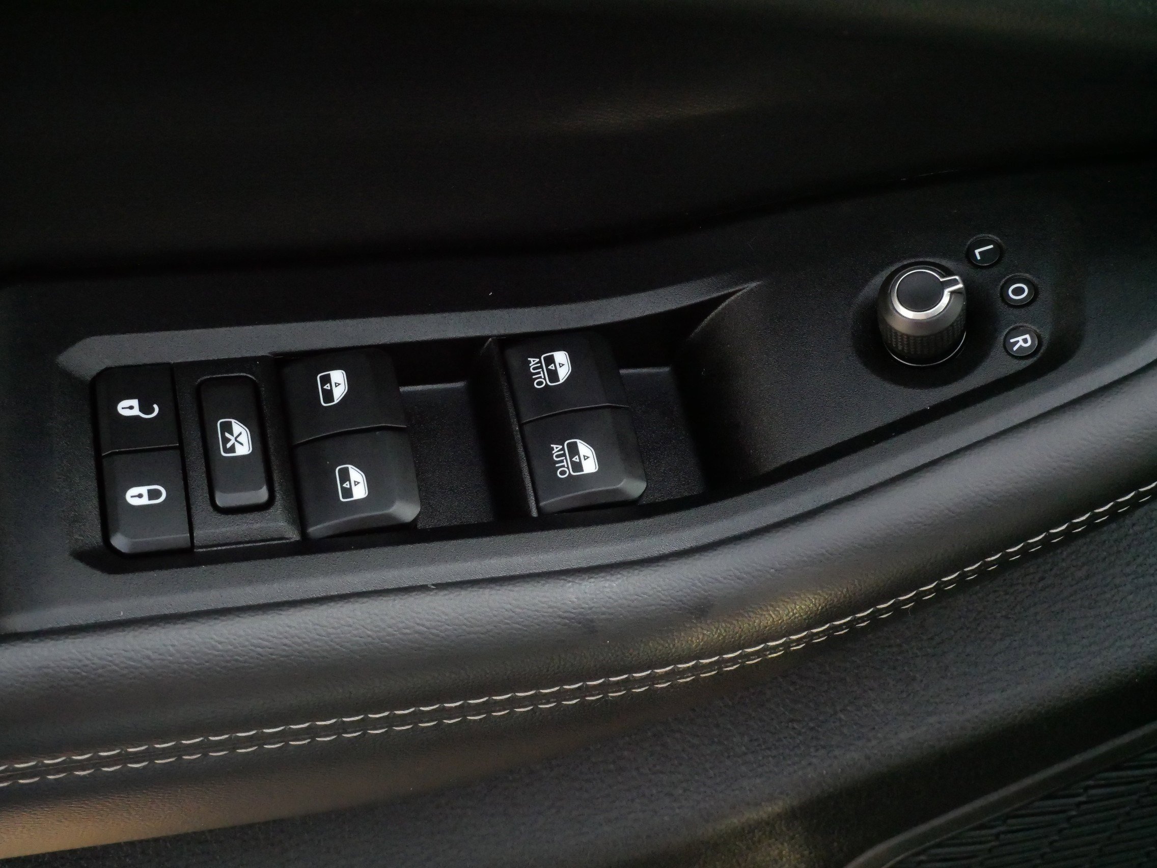 Used 2023 Jeep Grand Cherokee Limited w/ Black Appearance Package image 19