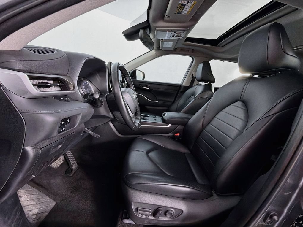 Used 2023 Toyota Highlander XLE FWD image 12