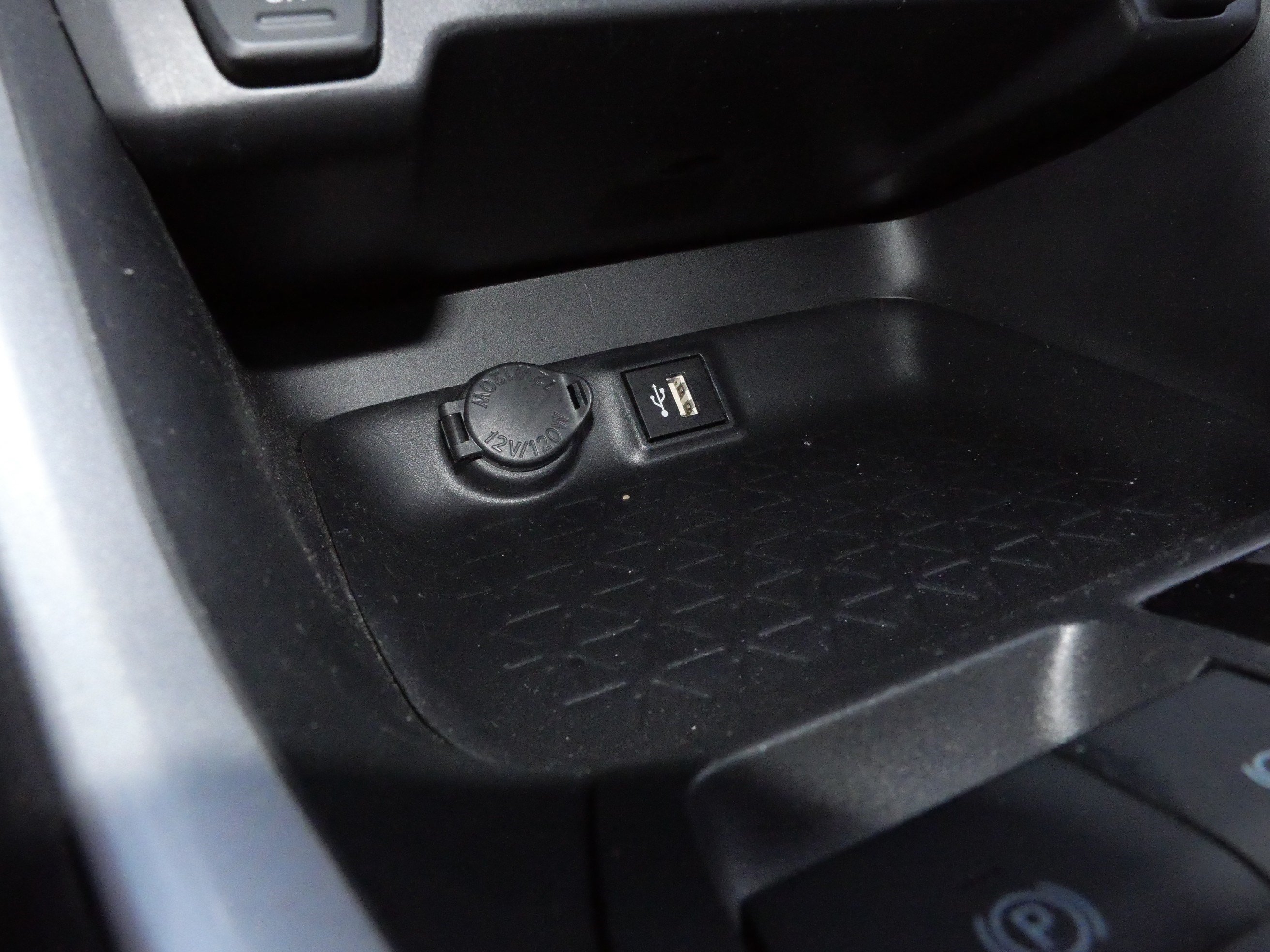 Certified 2025 Toyota RAV4 LE AWD/4WD image 29
