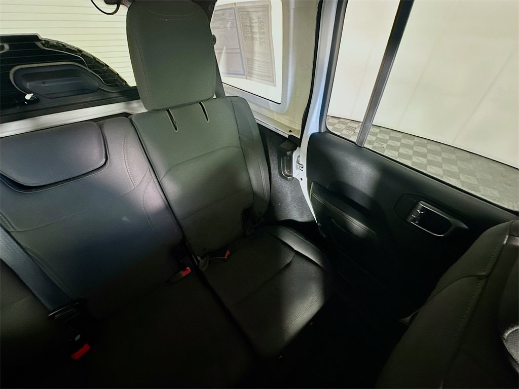 Used 2018 Jeep Wrangler Unlimited Sahara image 14