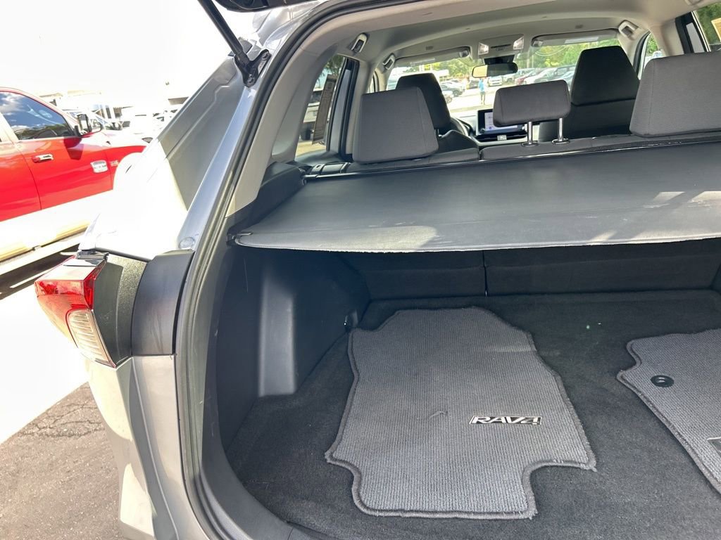 Used 2024 Toyota RAV4 XLE image 30