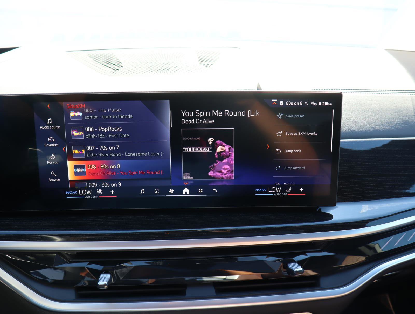 Used 2025 BMW X7 M60i w/ Executive Package image 25