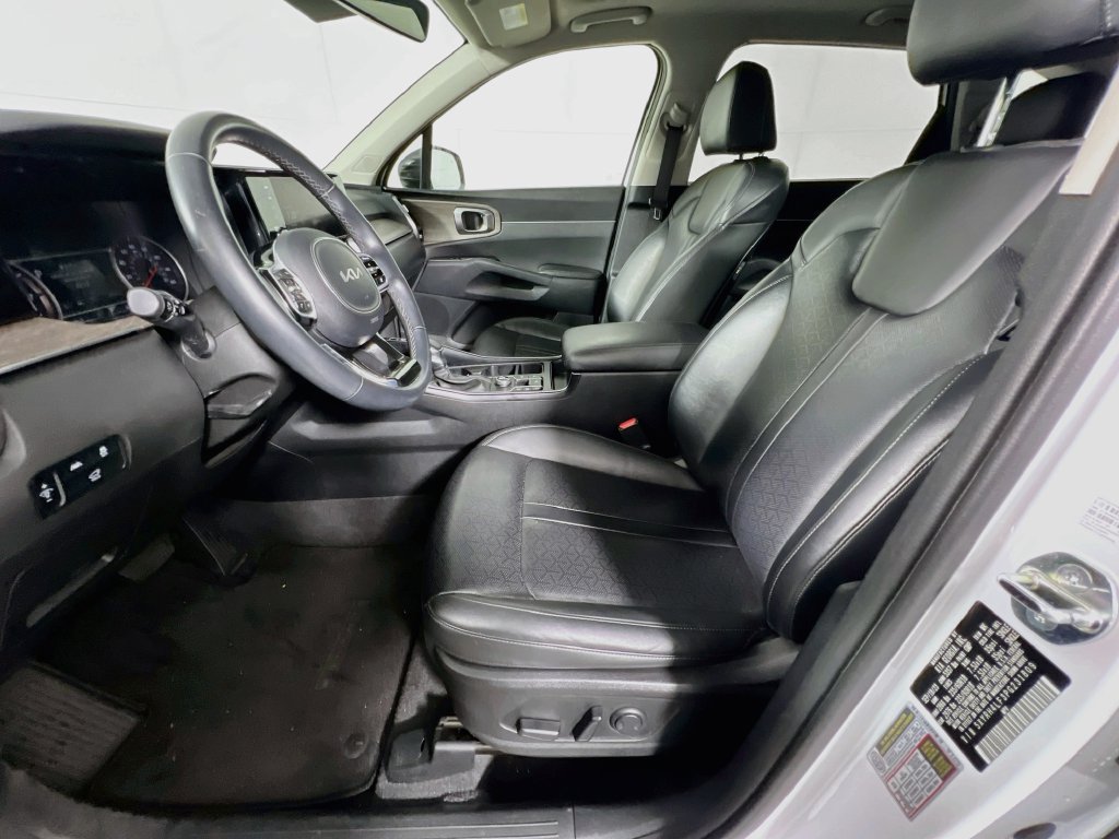 Certified 2023 Kia Sorento EX w/ Panoramic Sunroof Package FWD image 13