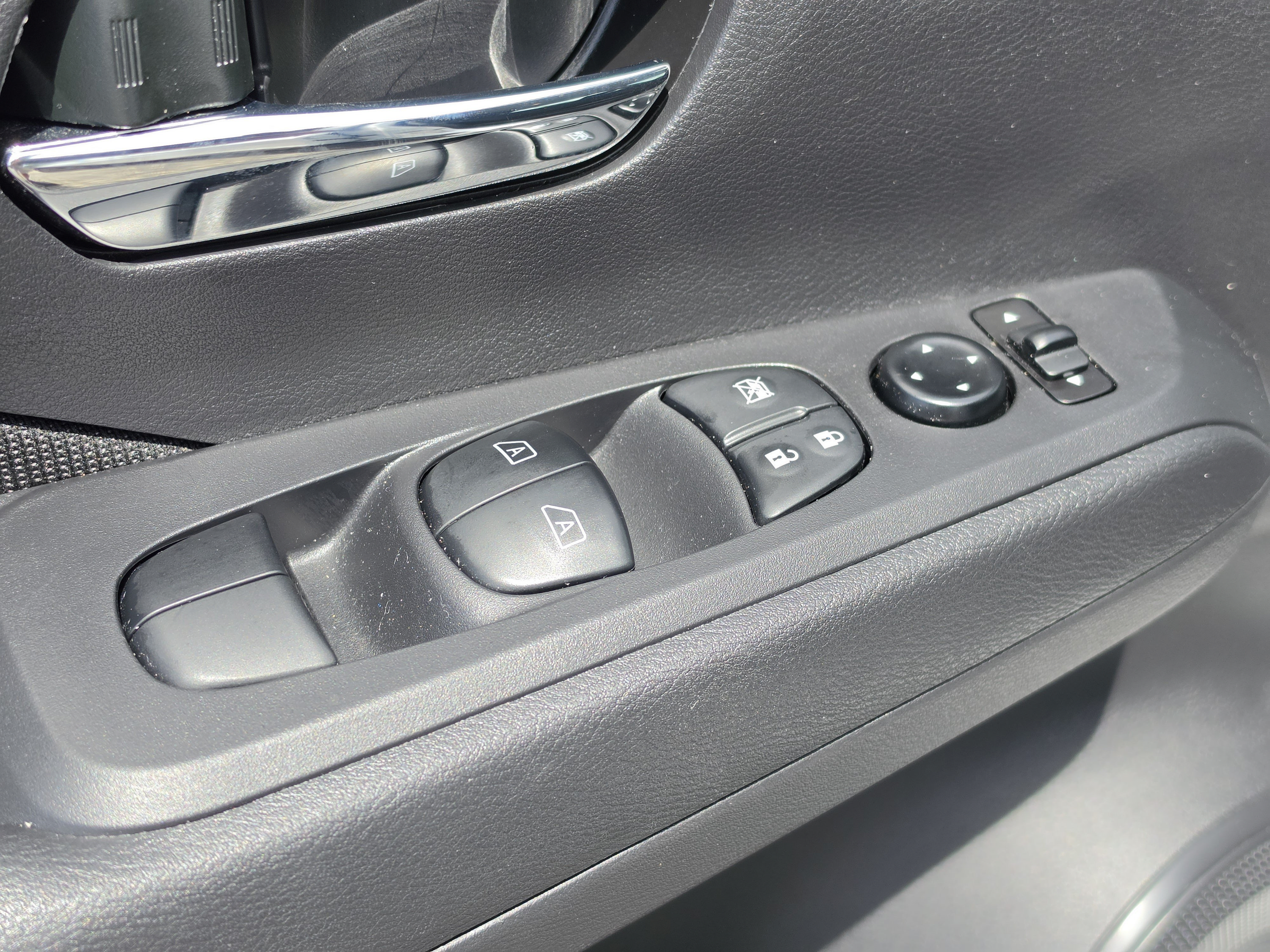 Used 2023 Nissan Kicks SV FWD image 23