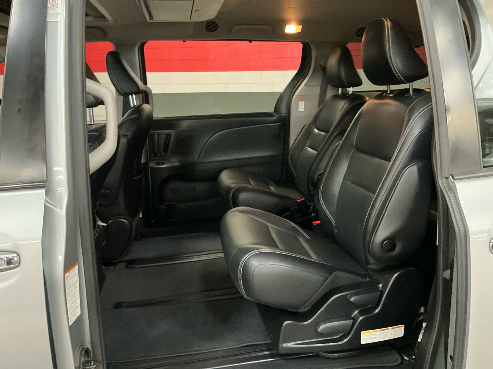 Used 2019 Toyota Sienna SE Premium w/ Carpet Mat Package AWD/4WD image 17