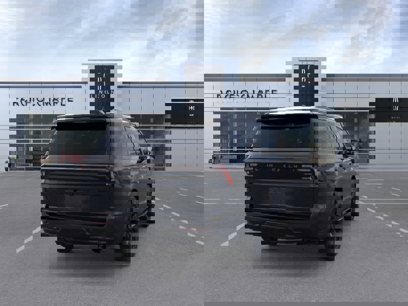 New 2026 Lincoln Navigator Reserve AWD/4WD image 8