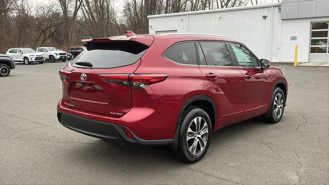 Certified 2023 Toyota Highlander XLE image 6