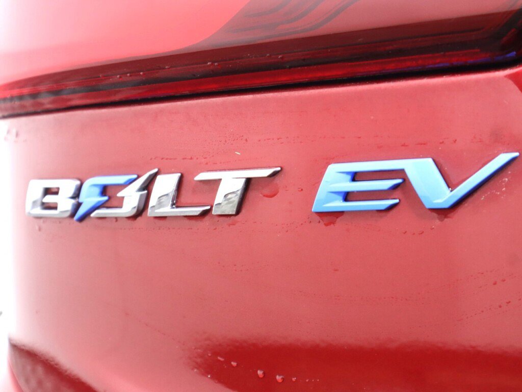 Used 2021 Chevrolet Bolt LT image 32