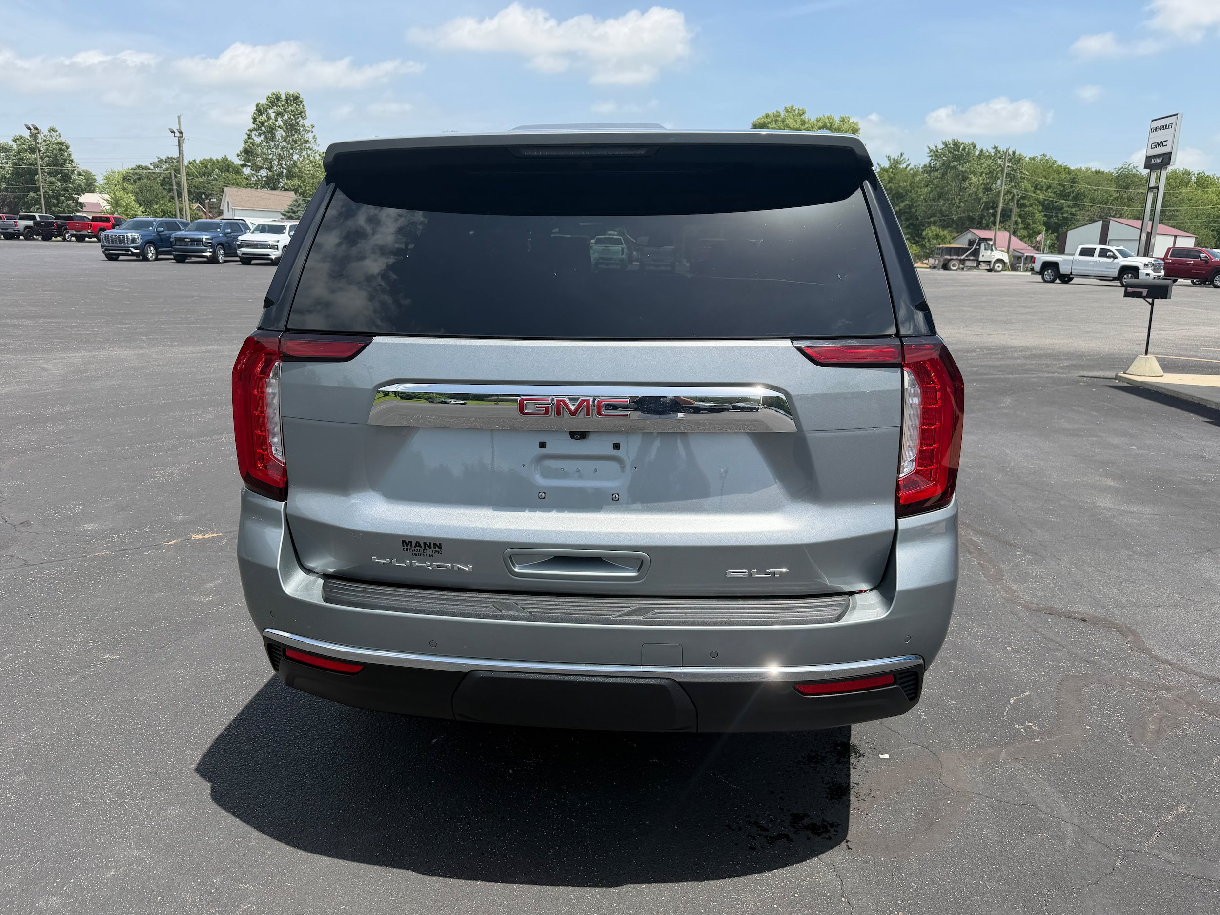Used 2024 GMC Yukon XL SLT w/ SLT Premium Package AWD/4WD image 11