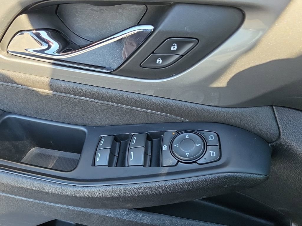 Used 2023 Chevrolet Traverse LT FWD image 24