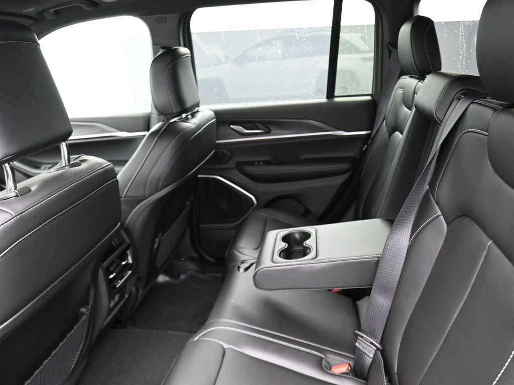 New 2025 Jeep Grand Cherokee Limited w/ Black Appearance Package image 14
