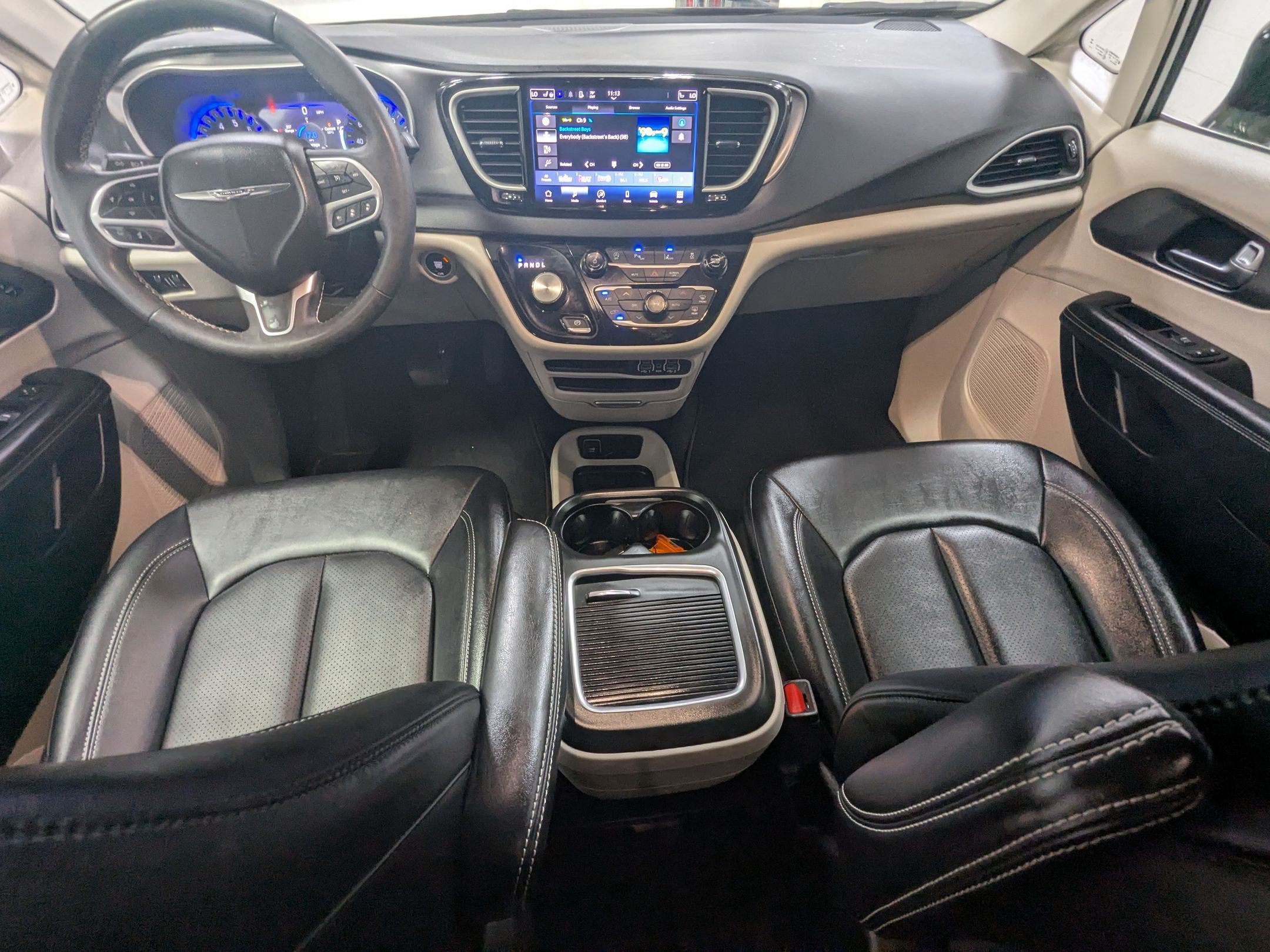 Used 2024 Chrysler Pacifica Touring-L FWD image 20