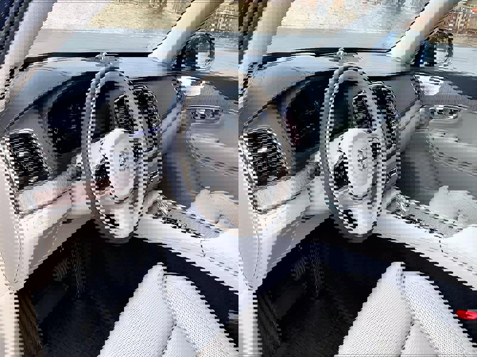 Used 2023 Volvo XC90 T8 Ultimate w/ Protection Package Premier image 17