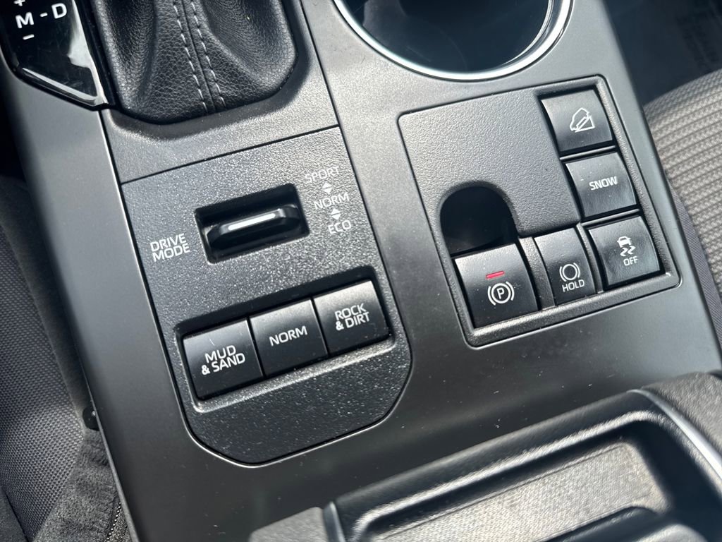 Used 2024 Toyota Highlander LE image 28