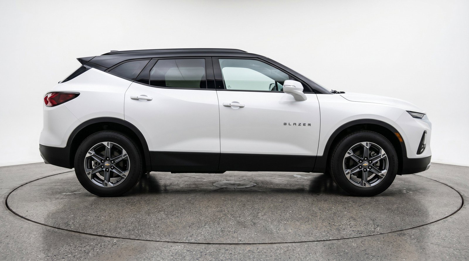 Used 2025 Chevrolet Blazer LT FWD image 11
