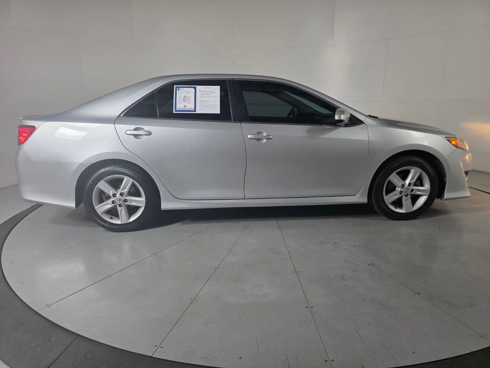 Used 2012 Toyota Camry SE FWD image 6