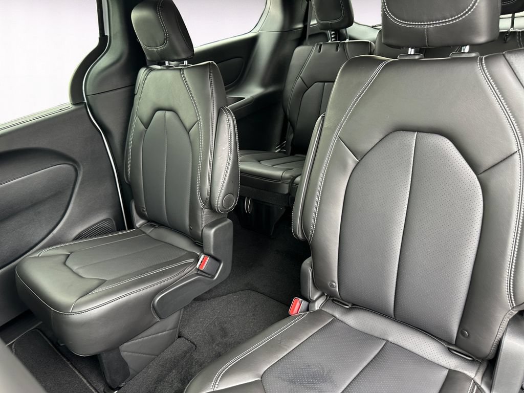 New 2025 Chrysler Pacifica Select FWD image 13