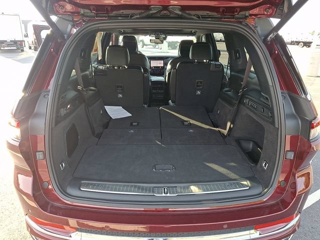 Used 2024 Jeep Grand Cherokee L Overland w/ Luxury Tech Group IV AWD/4WD image 29
