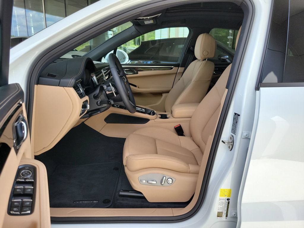 New 2026 Porsche Macan AWD/4WD image 17