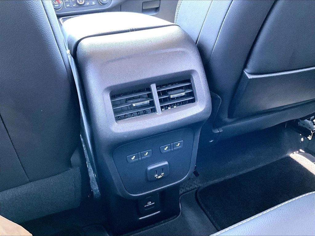 Used 2024 GMC Terrain Denali AWD/4WD image 12