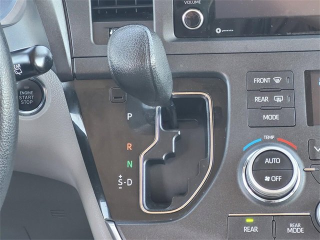 Used 2020 Toyota Sienna LE w/ LE Preferred Package image 25