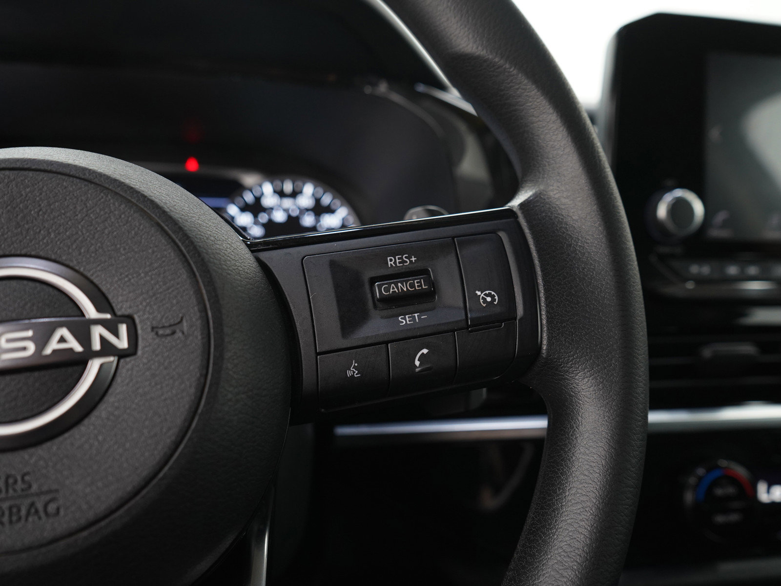 Used 2022 Nissan Pathfinder S AWD/4WD image 27