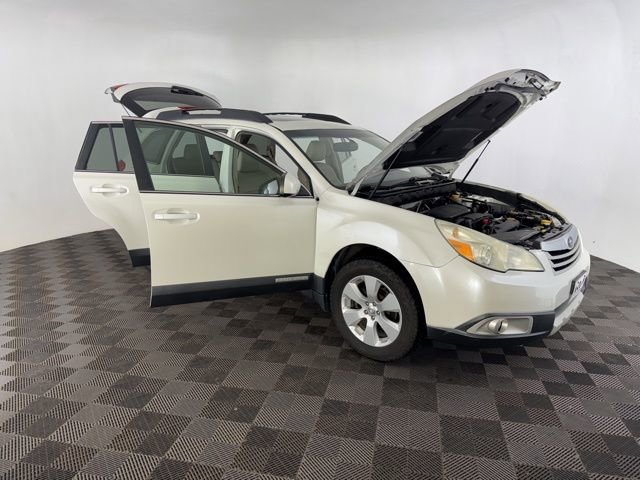 Used 2011 Subaru Outback 2.5i Limited image 14