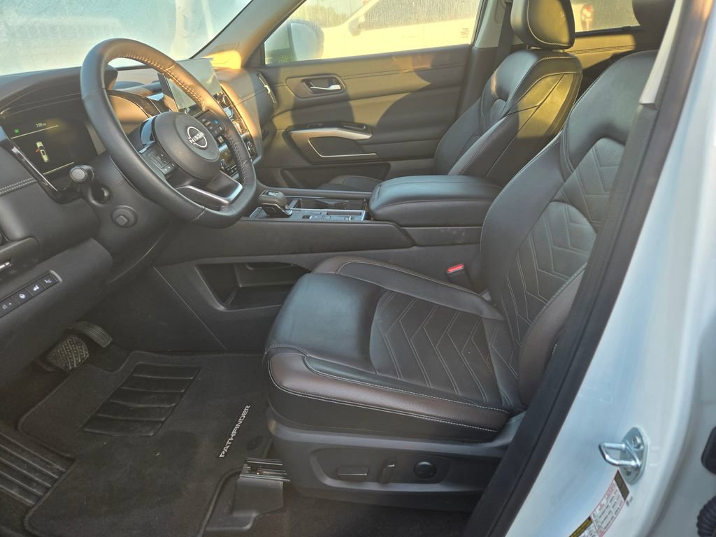 Used 2024 Nissan Pathfinder Platinum w/ Cargo Package FWD image 7