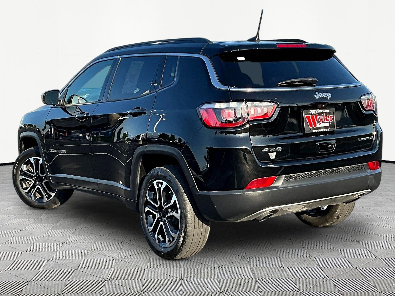 Used 2023 Jeep Compass Limited AWD/4WD image 4