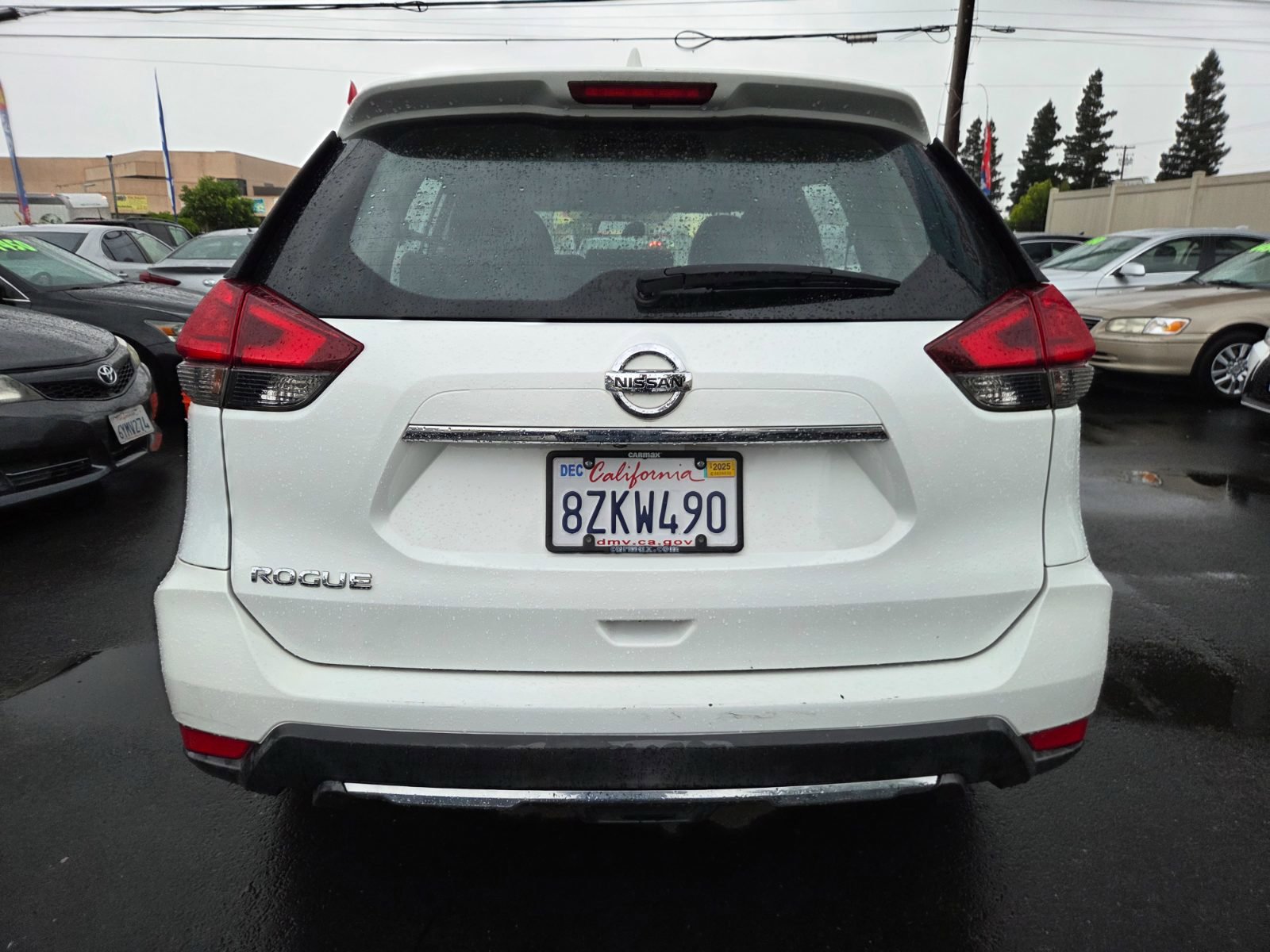 Used 2017 Nissan Rogue S FWD image 3