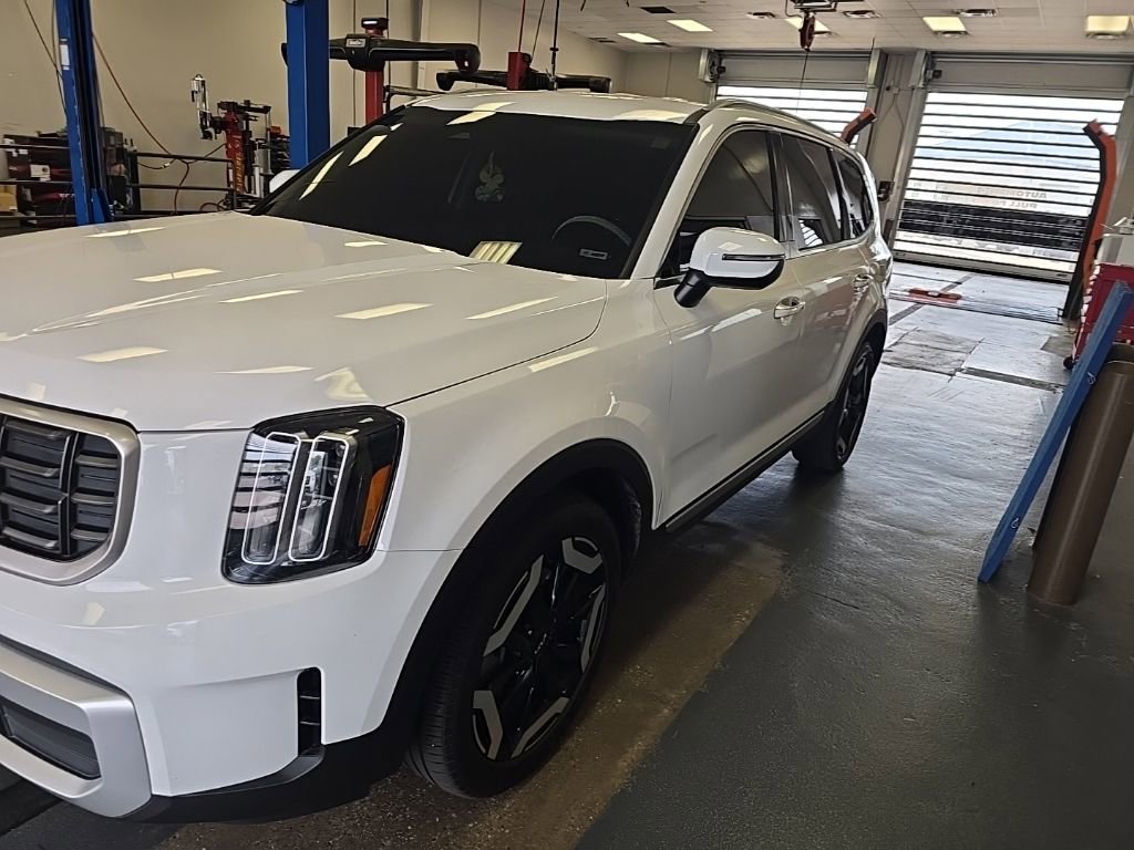 Used 2024 Kia Telluride S AWD/4WD image 3