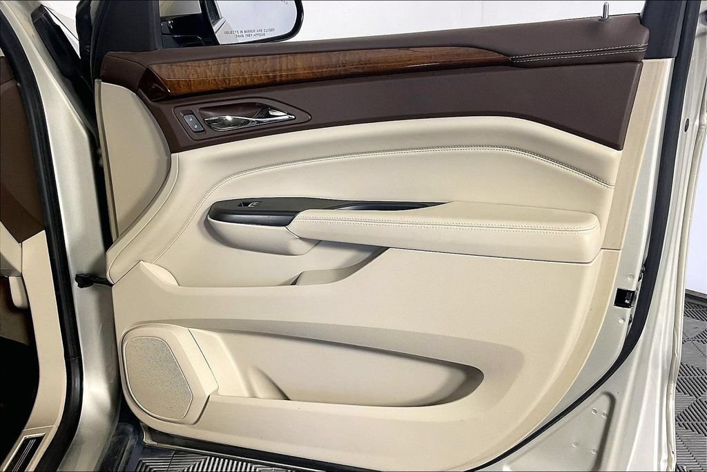 Used 2016 Cadillac SRX Luxury w/ Driver Awareness Package FWD image 23