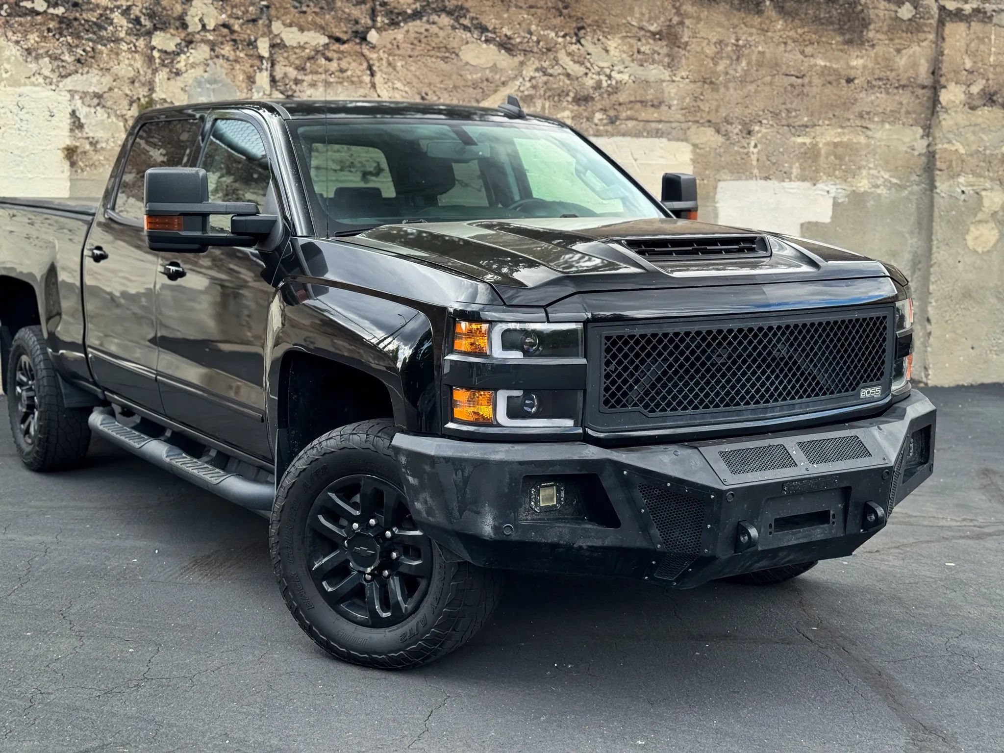 Used 2018 Chevrolet Silverado 2500 LTZ w/ Midnight Edition AWD/4WD image 2