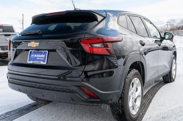 Used 2024 Chevrolet Trax LS w/ LS Convenience Package image 6